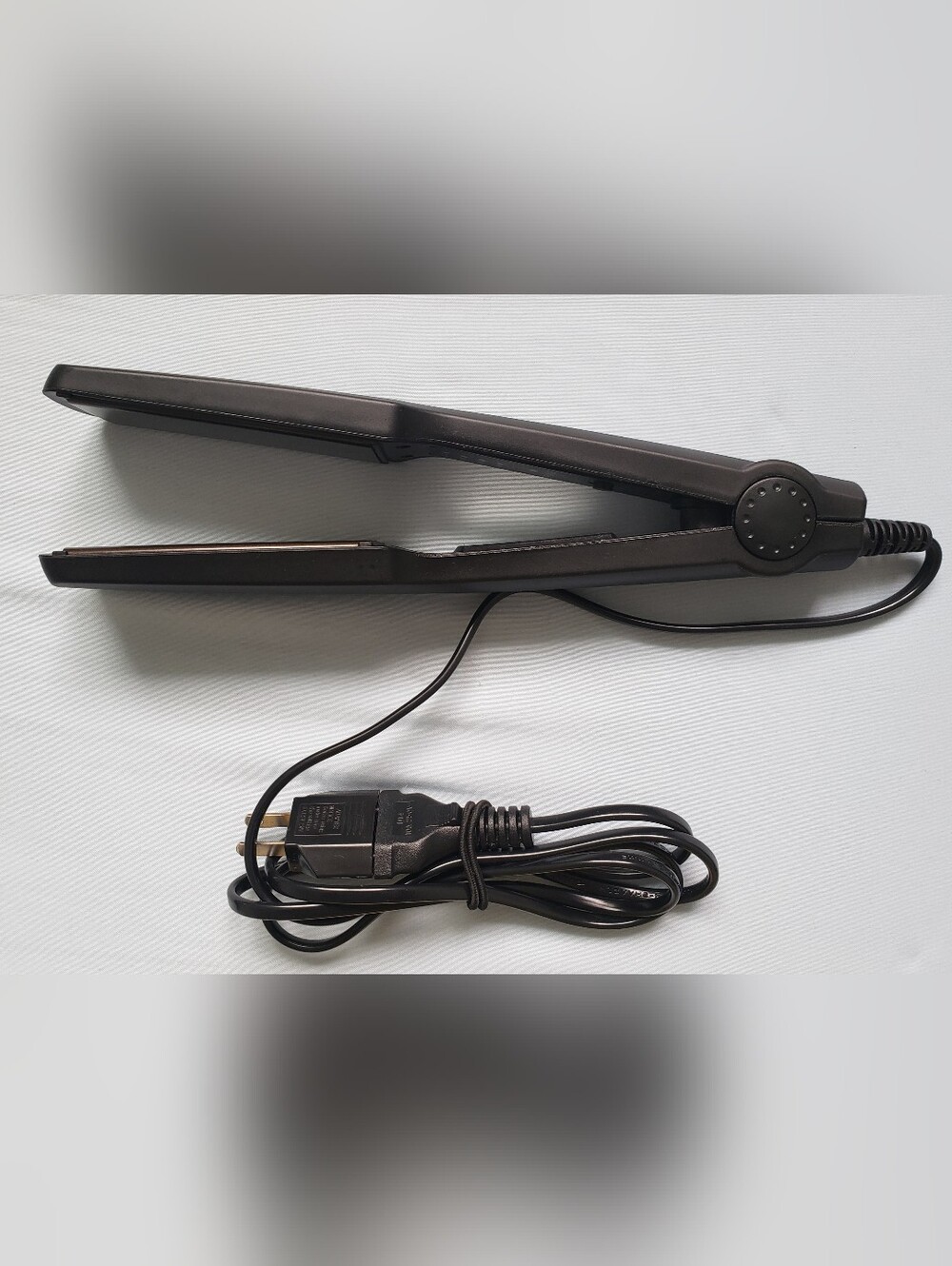 Black Hair Straightener Flat Iron – Fast Heat, Smooth & Sleek Styling